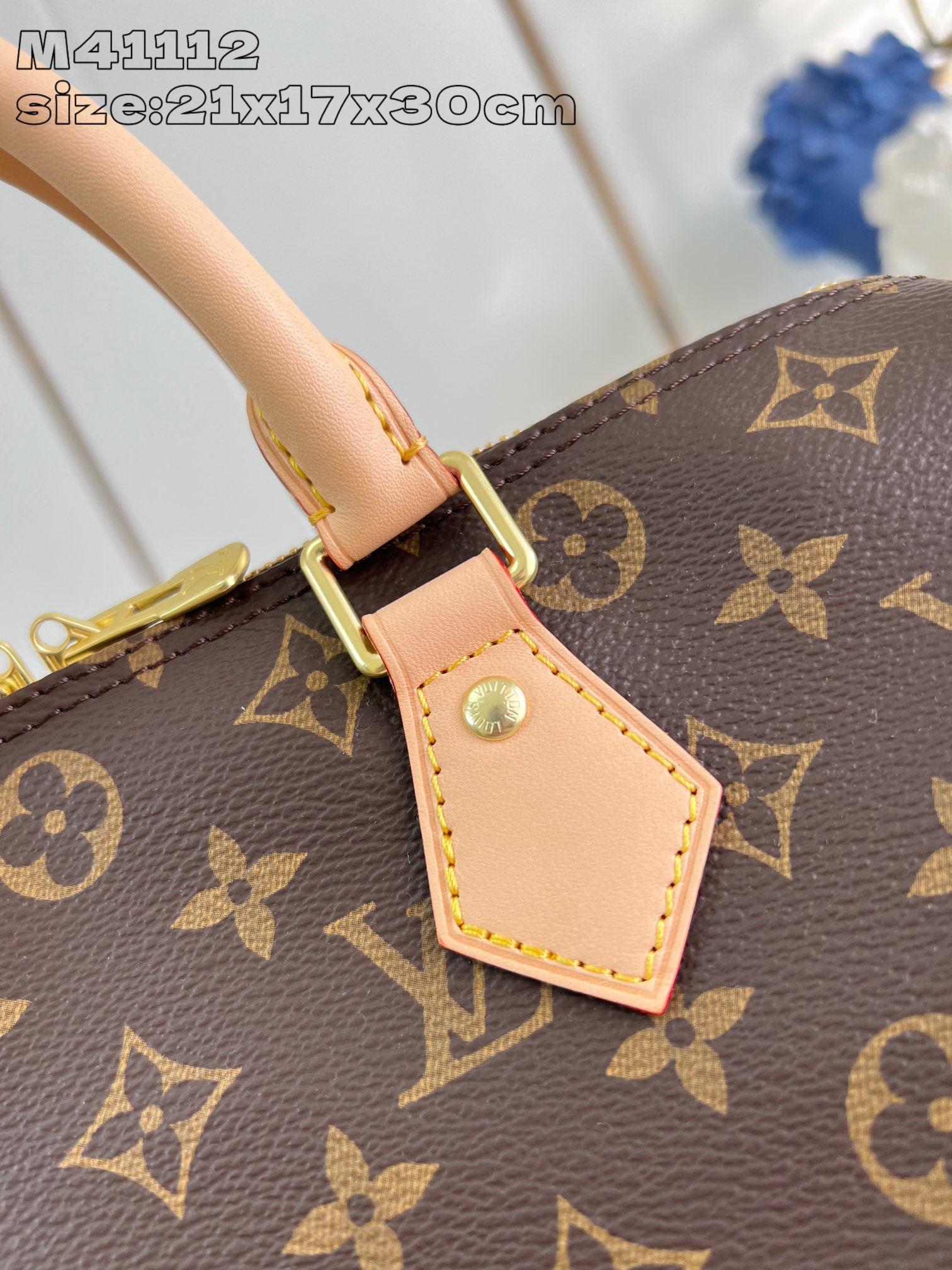 Louis Vuitton Speedy Bandoulière 30 in Monogram canvas.