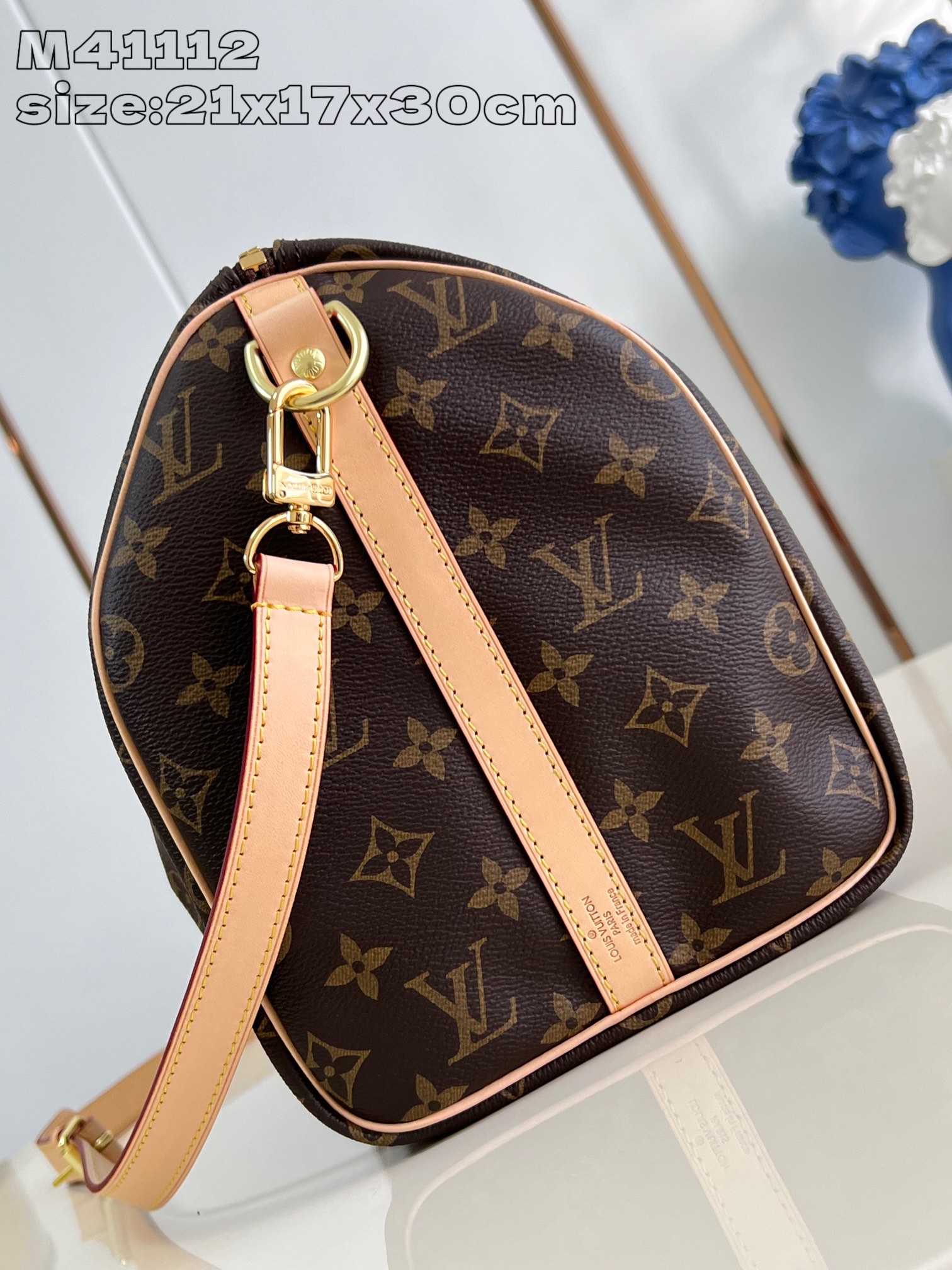 Louis Vuitton Speedy Bandoulière 30 in Monogram canvas.