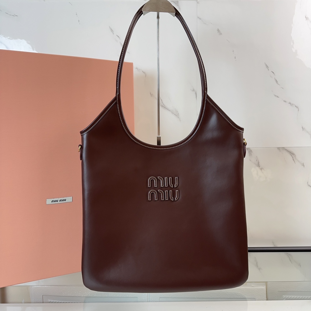 MIUMIU fall and winter series underarm bag brown Tote underarm bag fall and winter limited