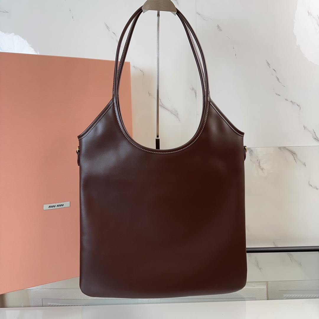 MIUMIU fall and winter series underarm bag brown Tote underarm bag fall and winter limited