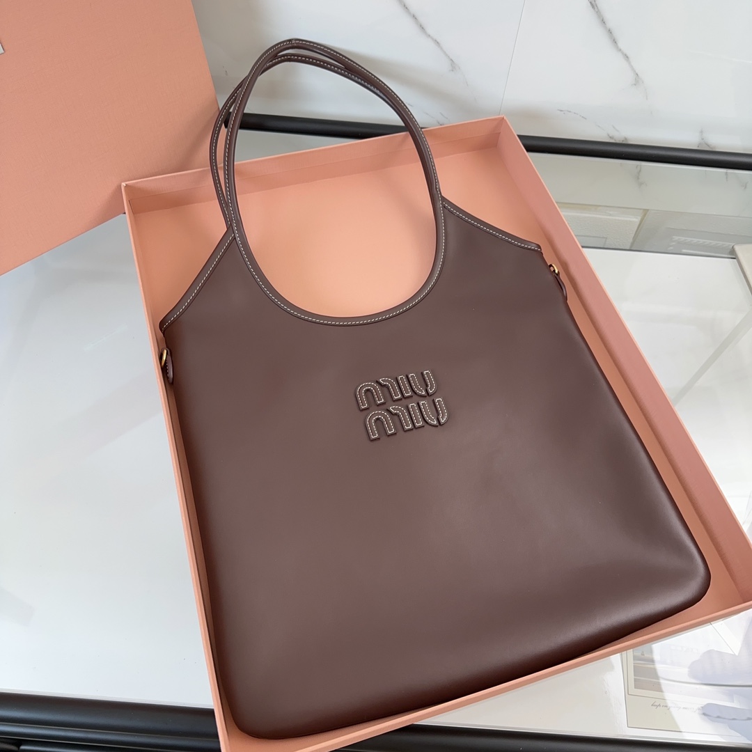 MIUMIU fall and winter series underarm bag brown Tote underarm bag fall and winter limited