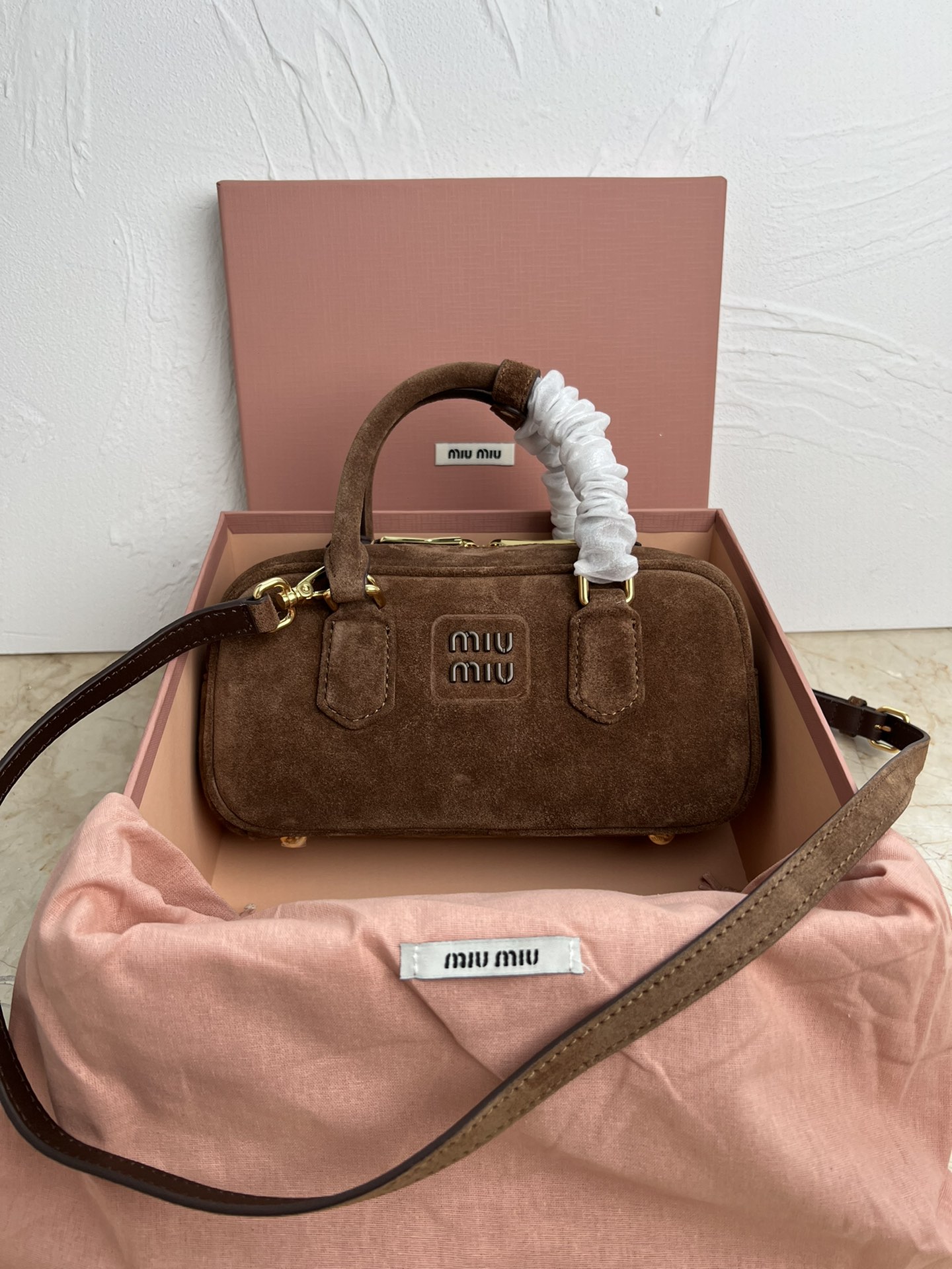 MIUMIU suede bowling bag, removable and adjustable simple, Netflix star same models