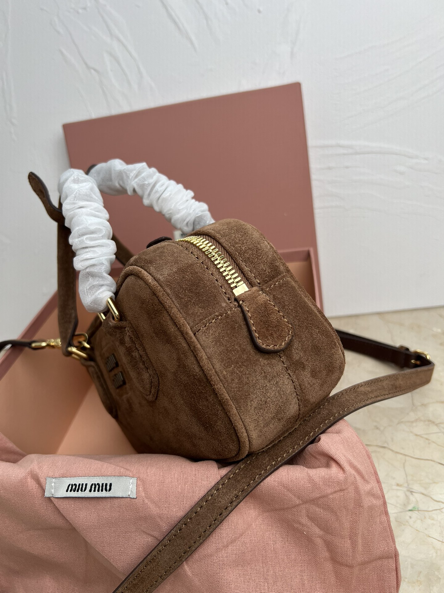 MIUMIU suede bowling bag, removable and adjustable simple, Netflix star same models