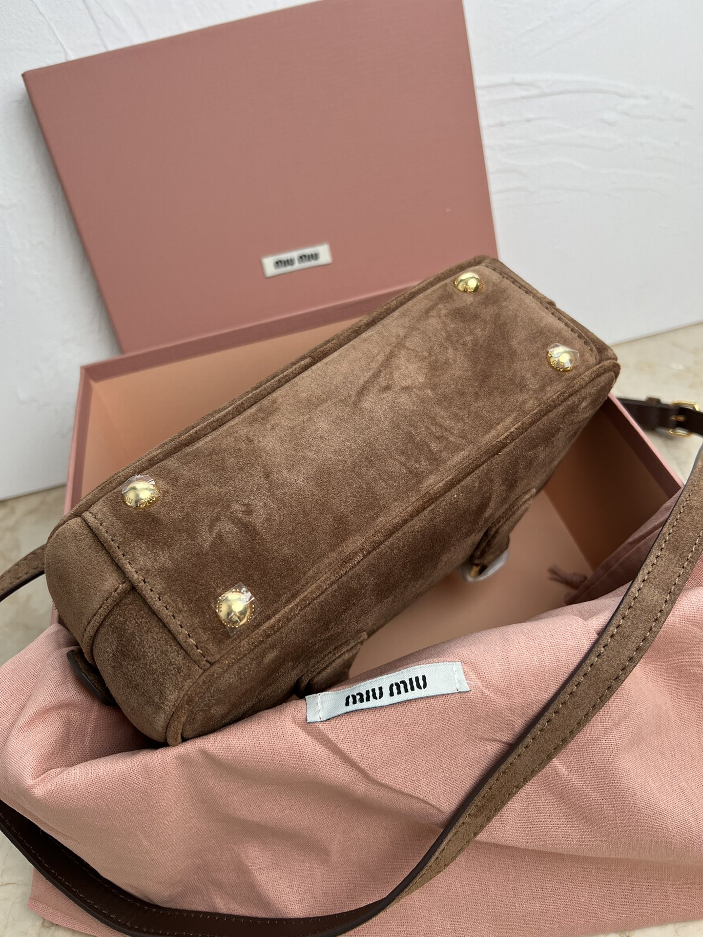 MIUMIU suede bowling bag, removable and adjustable simple, Netflix star same models