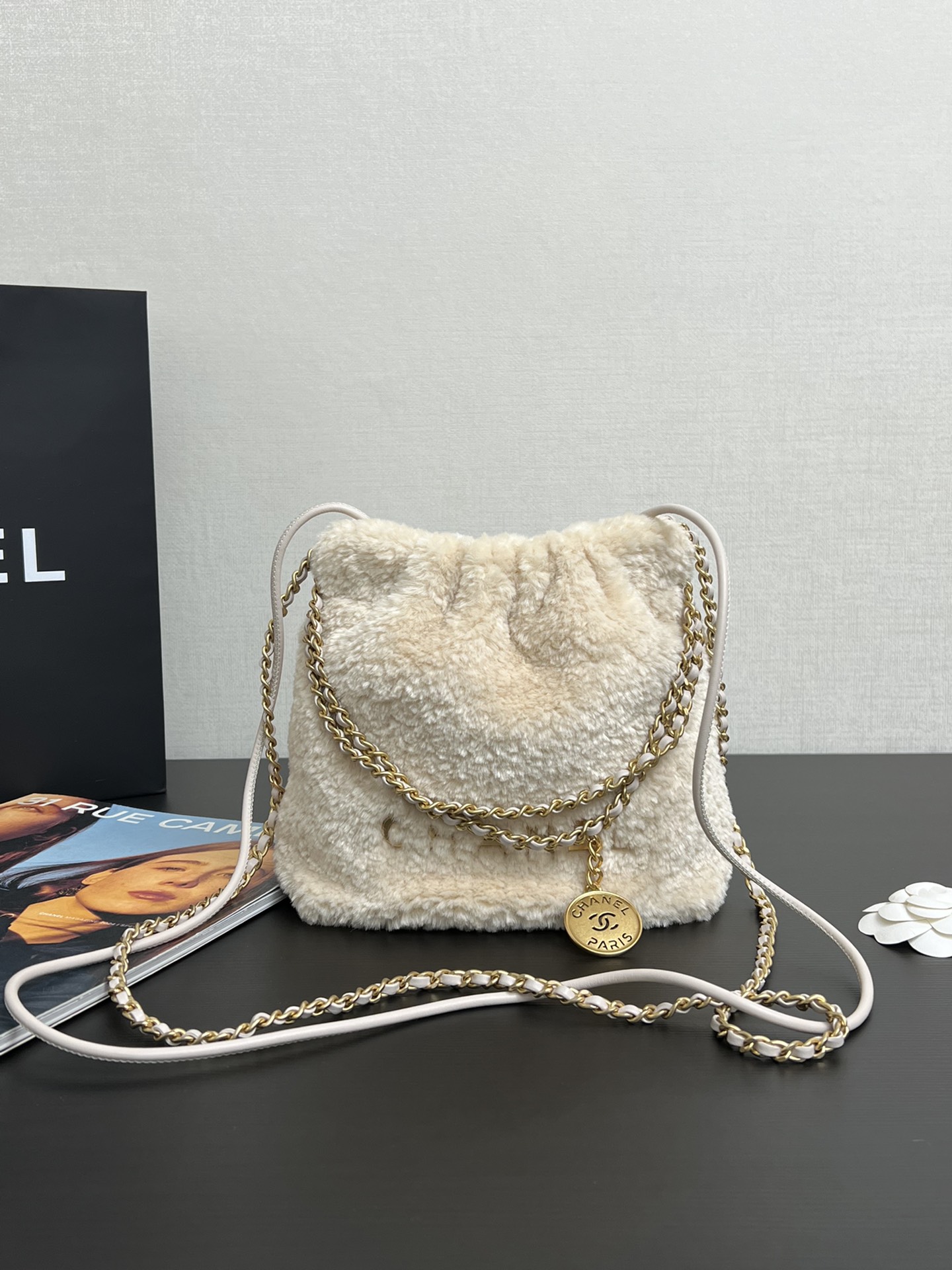 CHANEL 99240 smini 22bag Teddy Bag Cute Chain Bag