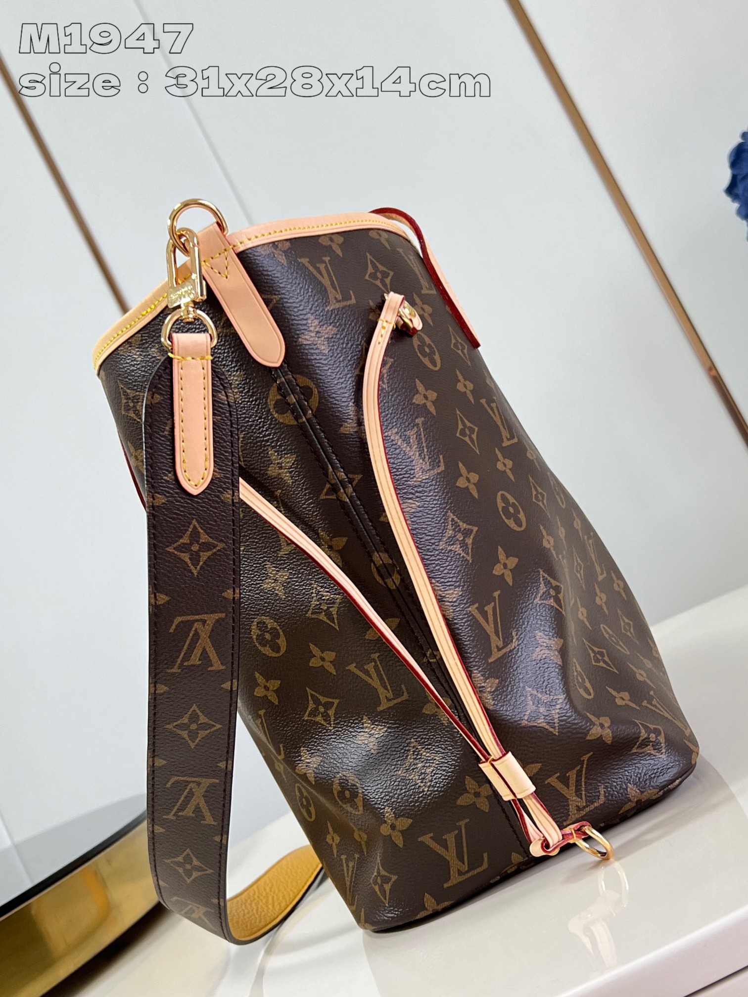 Louis Vuitton M11947 Reversible Neverfull medium tote bag with removable zipper pocket for use as a clutch or pocket