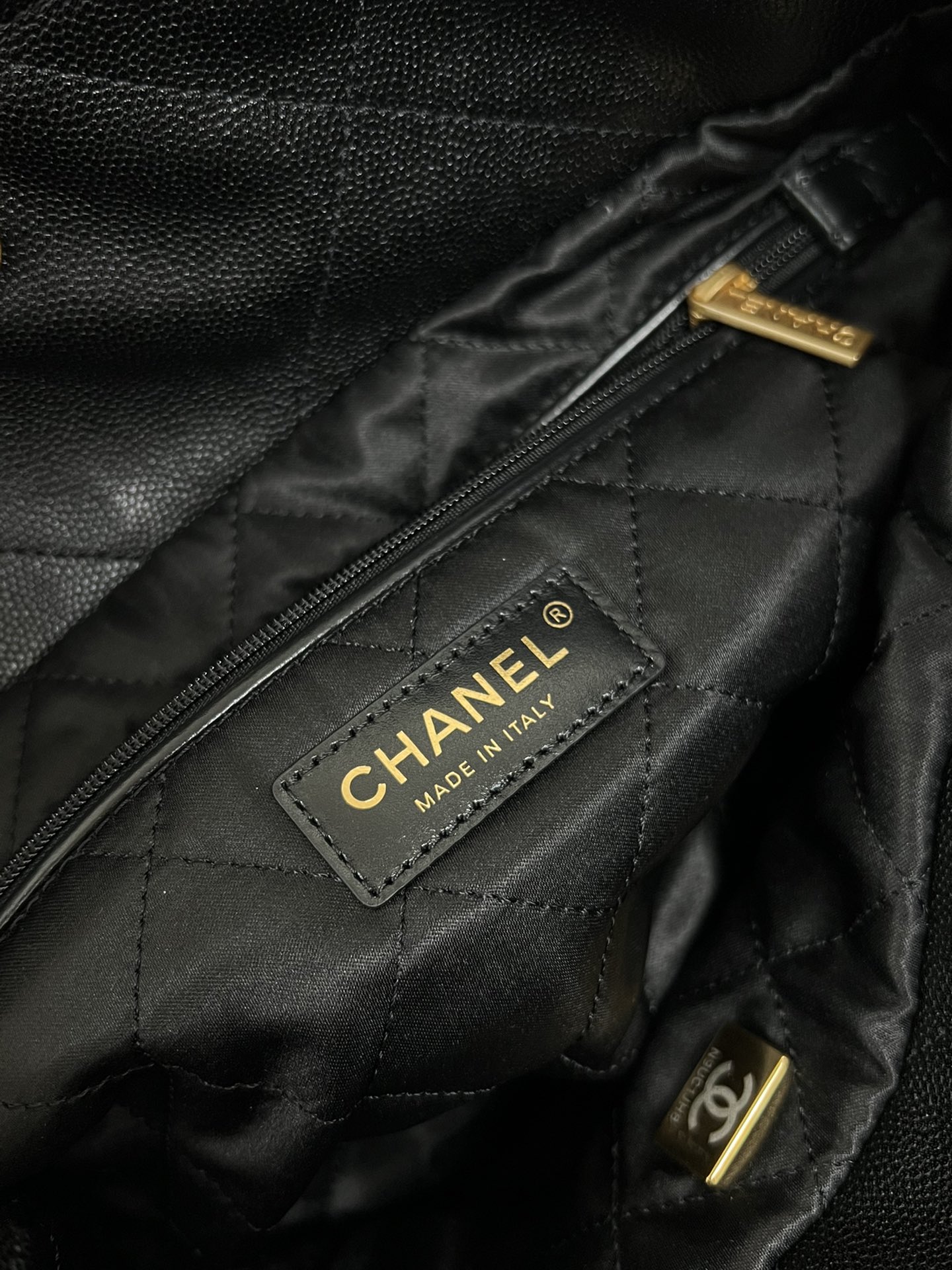 CHANEL 99156 small cowhide black handbag fashionable and versatile models