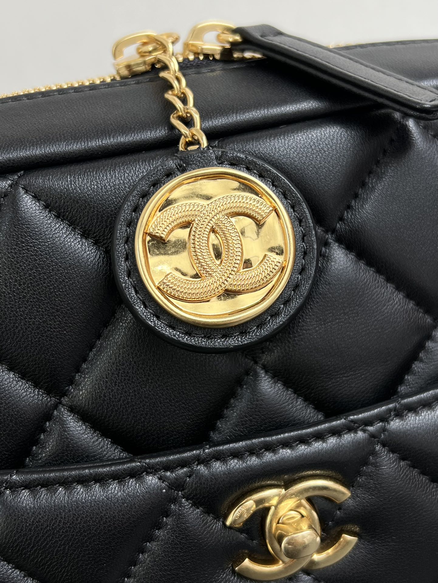 CHANEL 99428 Vintage Classic Peplum Crossbody Handbag Tote Camera Bag