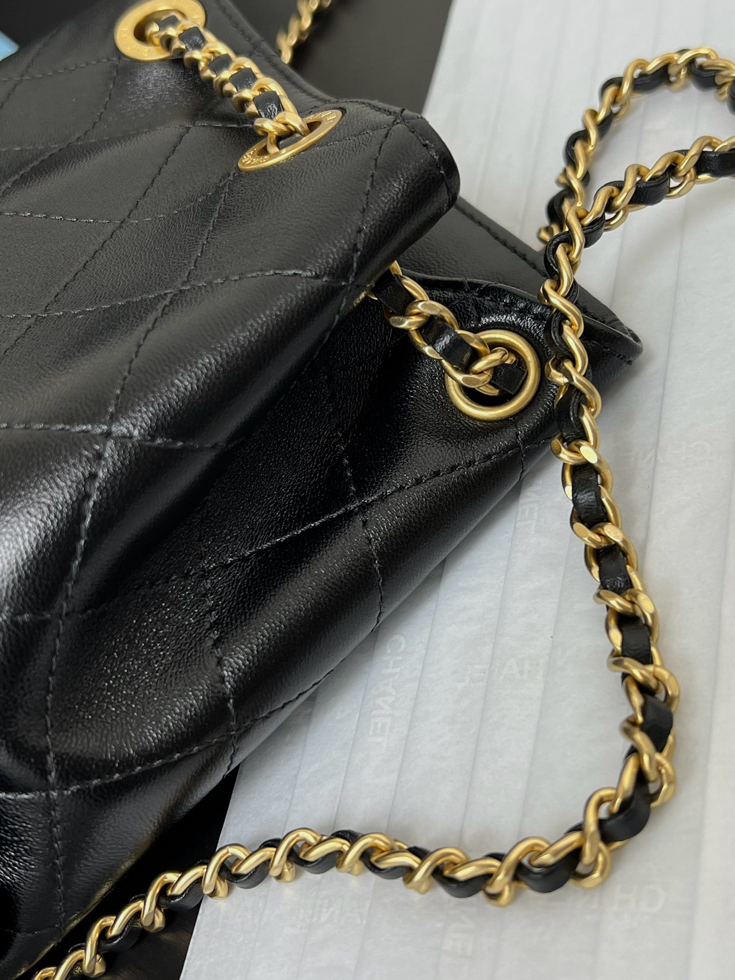 CHANEL 99431 Black Gold Lingerie Sheepskin Shoulder Bag Classic Versatile Section Tote Black