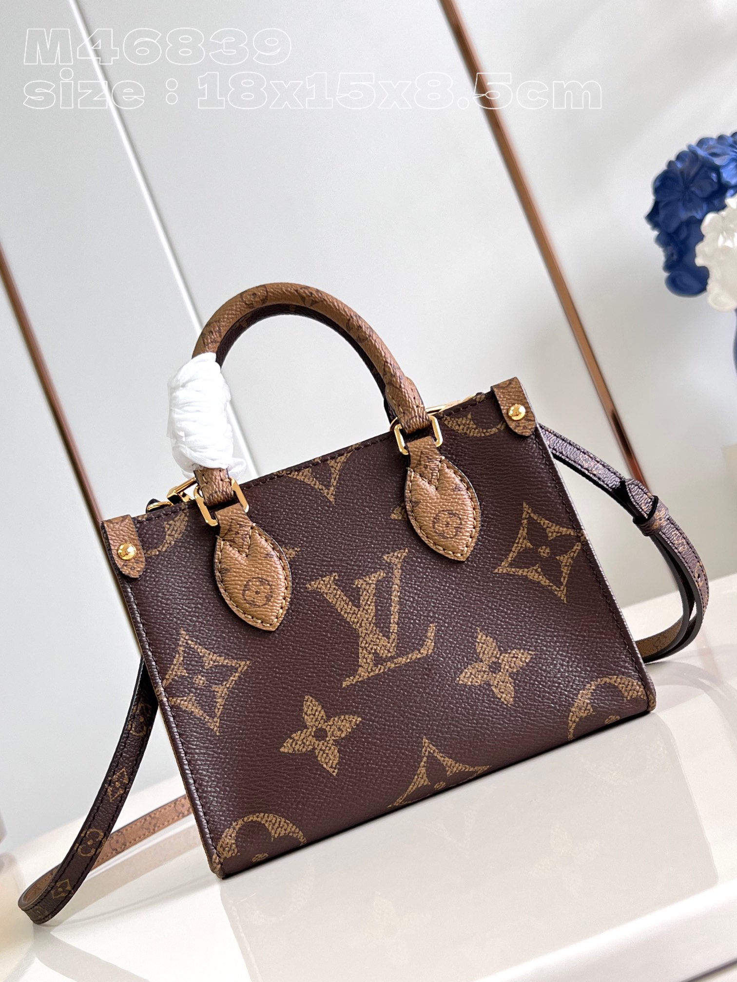 Louis Vuitton M46839 OnTheGo BB tote bag in Monogram Reverse canvas with original design