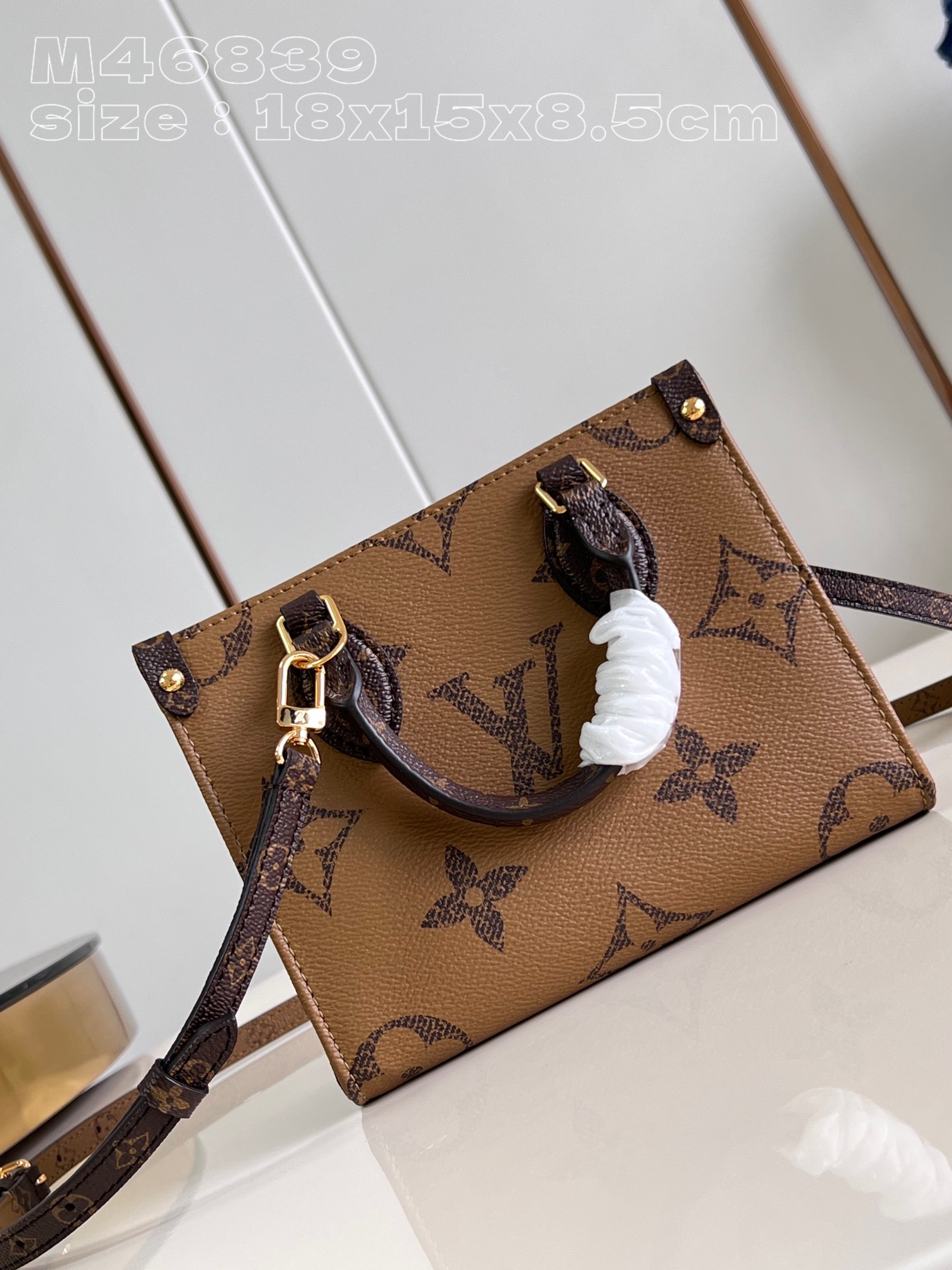 Louis Vuitton M46839 OnTheGo BB tote bag in Monogram Reverse canvas with original design