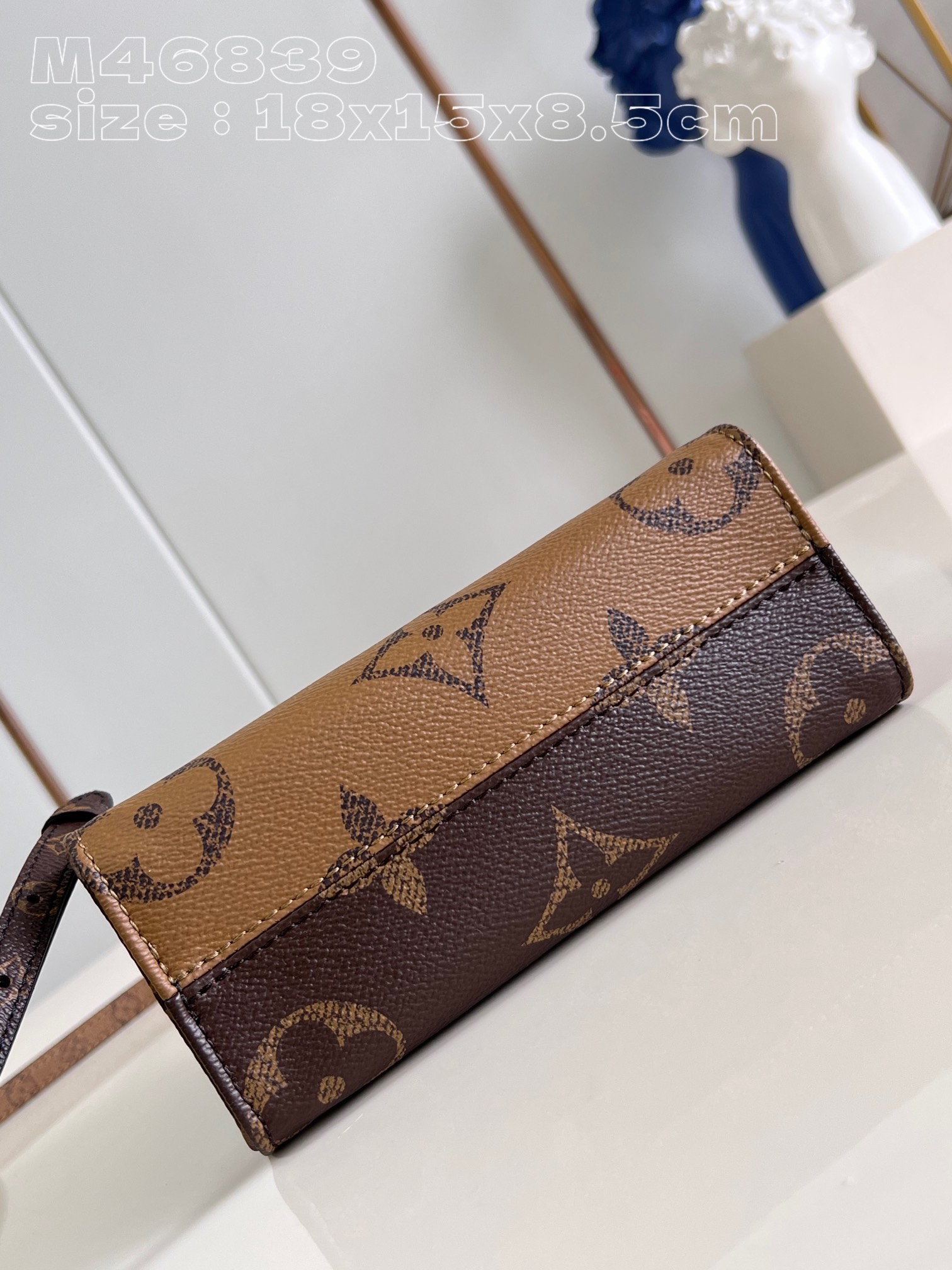 Louis Vuitton M46839 OnTheGo BB tote bag in Monogram Reverse canvas with original design