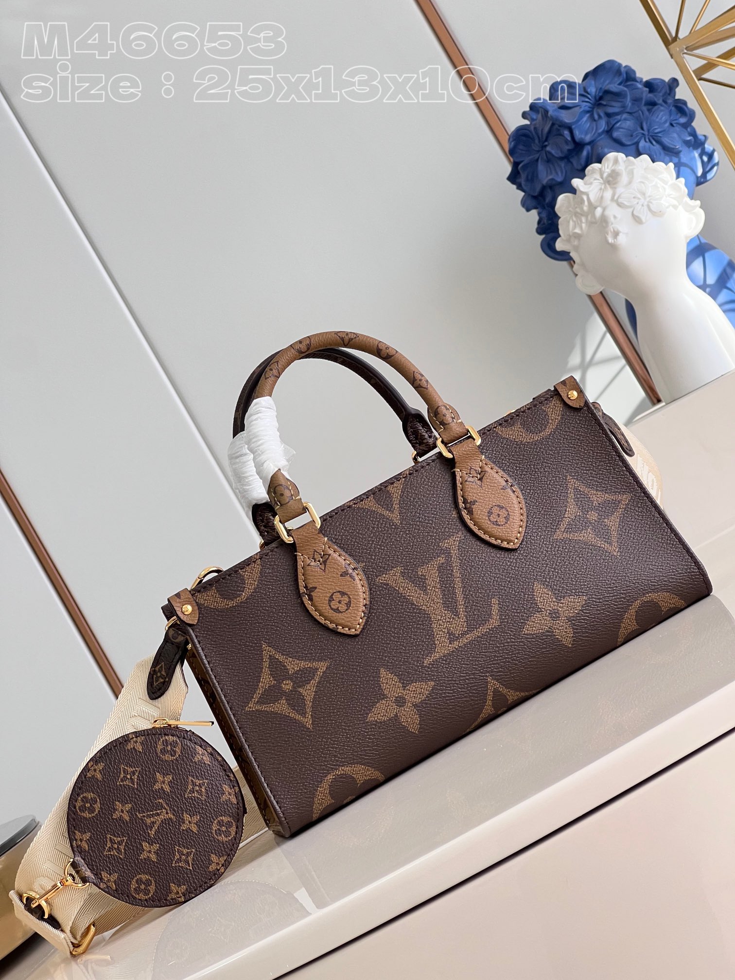 Louis Vuitton M46653 OnTheGo tote bag in Giant Monogram and Monogram Reverse canvas