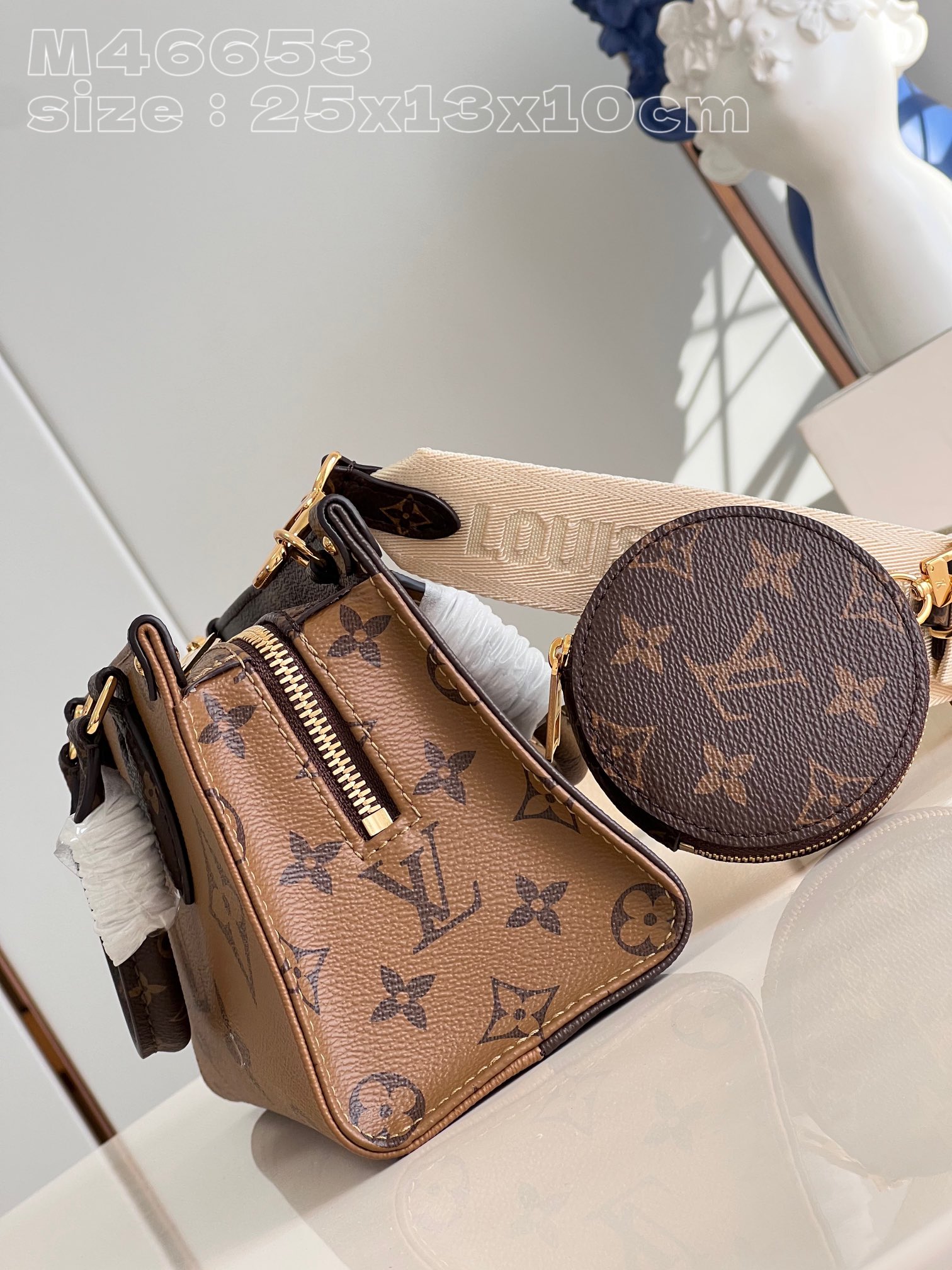 Louis Vuitton M46653 OnTheGo tote bag in Giant Monogram and Monogram Reverse canvas