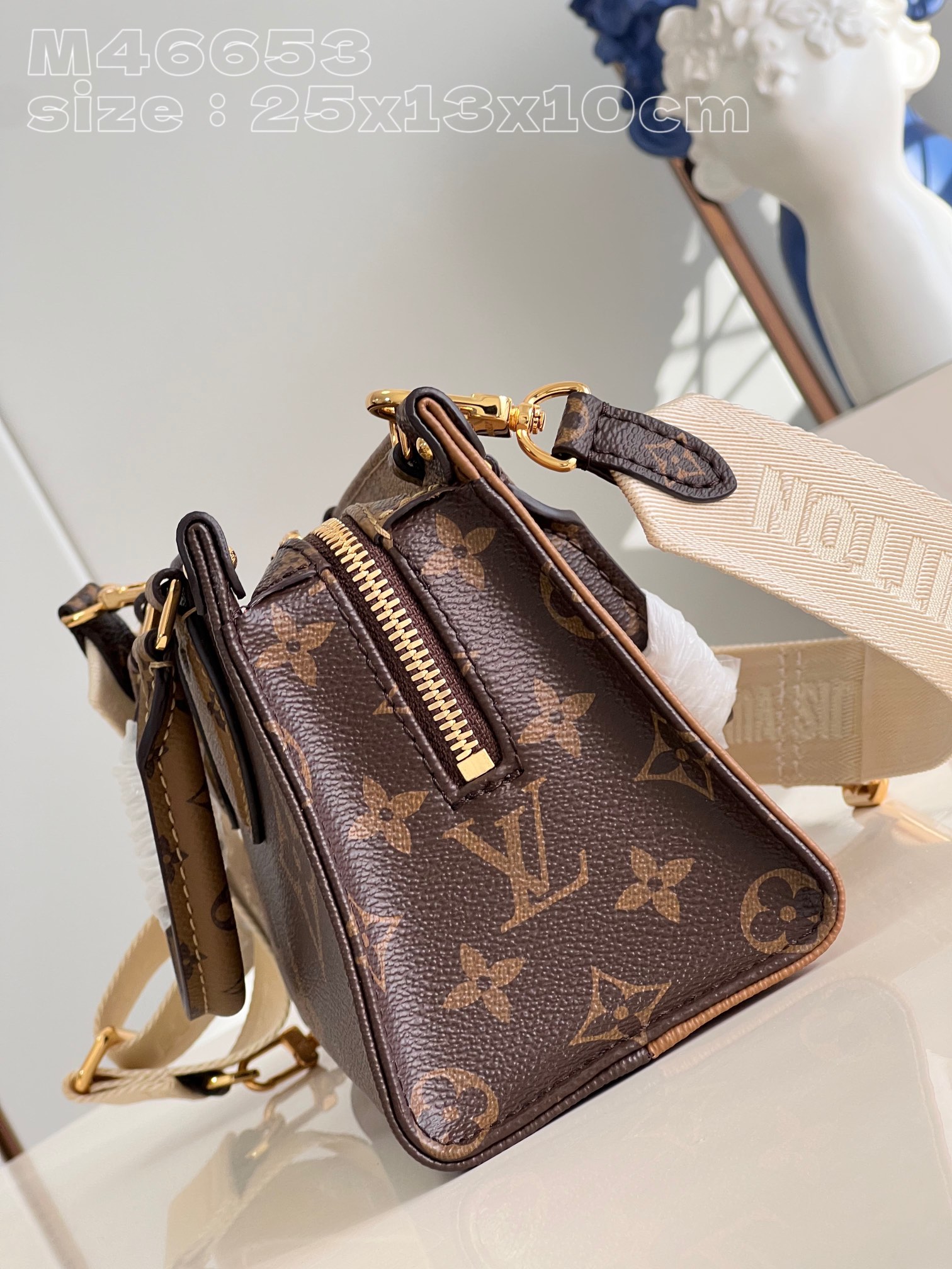 Louis Vuitton M46653 OnTheGo tote bag in Giant Monogram and Monogram Reverse canvas