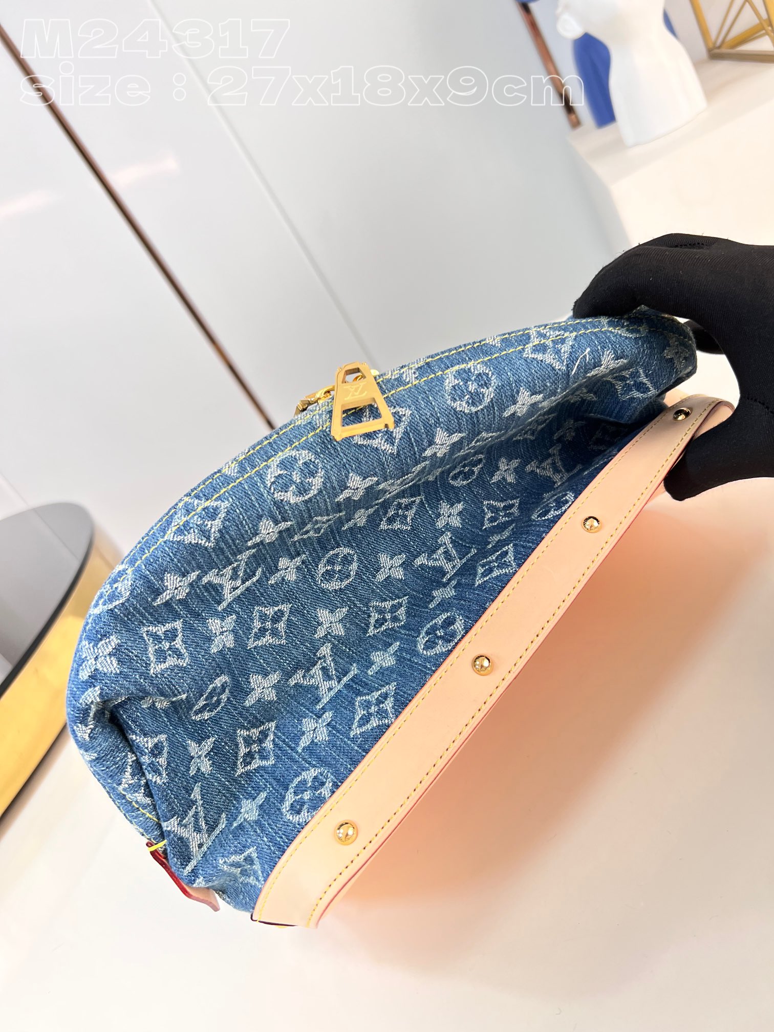 Louis Vuitton M24317 Pochette Cosmétique in Monogram Denim