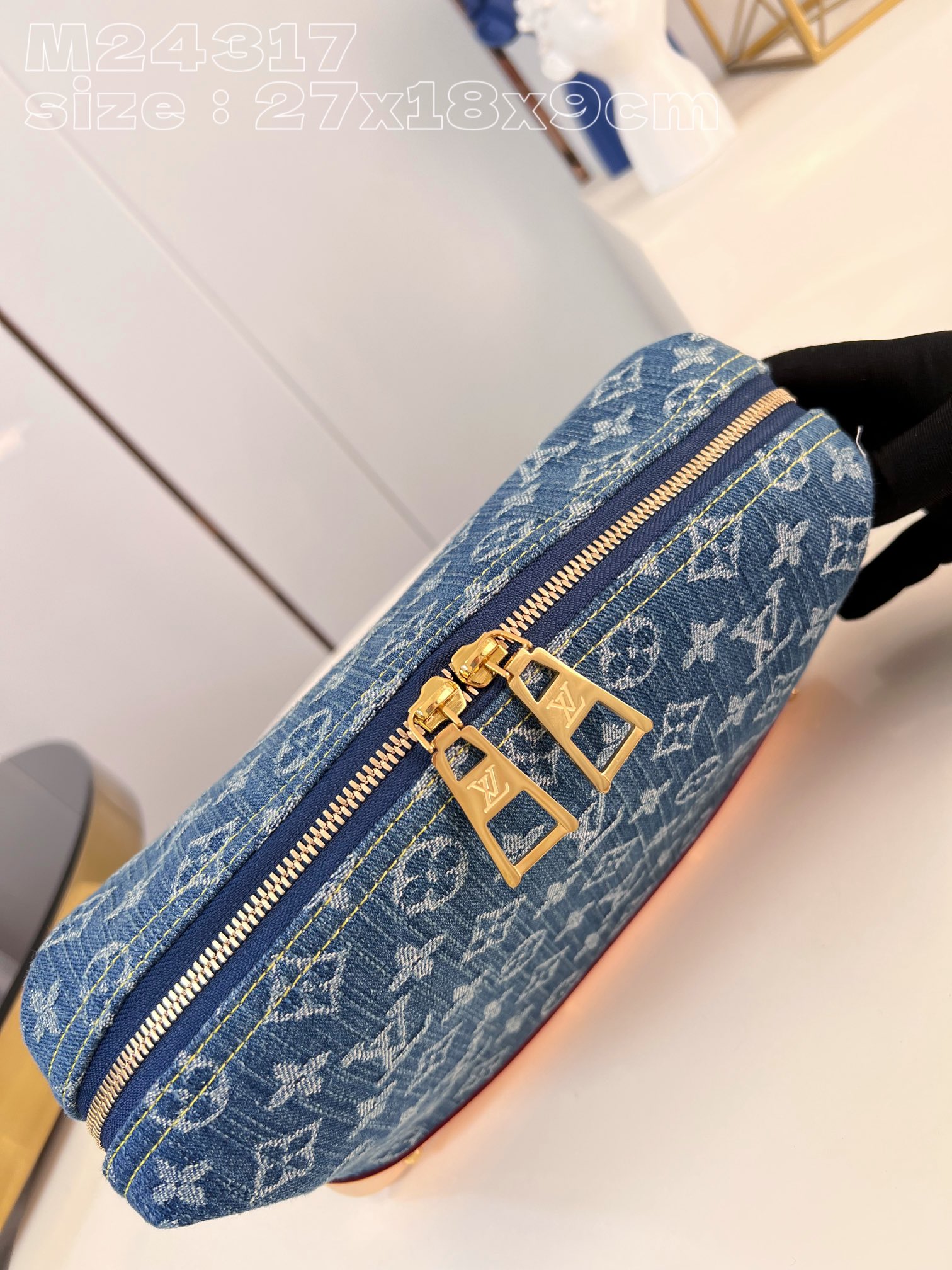 Louis Vuitton M24317 Pochette Cosmétique in Monogram Denim