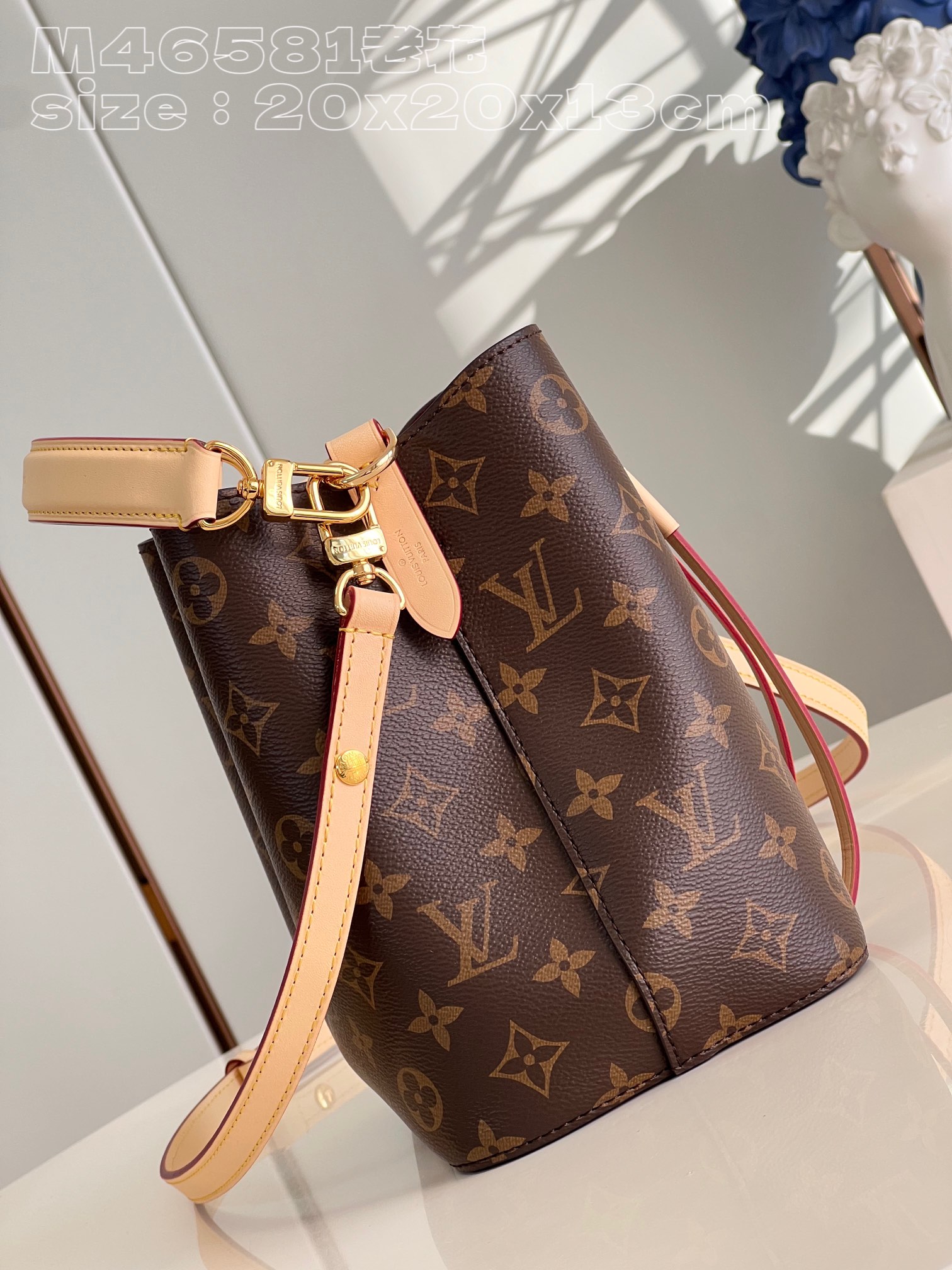 Louis Vuitton M46581 Compact NéoNoé BB bag in Monogram canvas